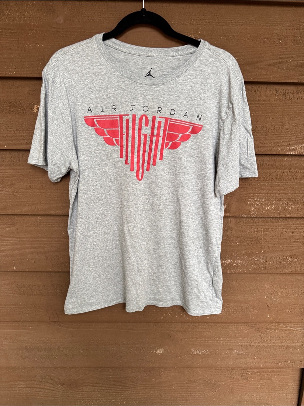 Nike Air Jordan Grey Short-Sleeve Tee with Red Wing Graphic size Large